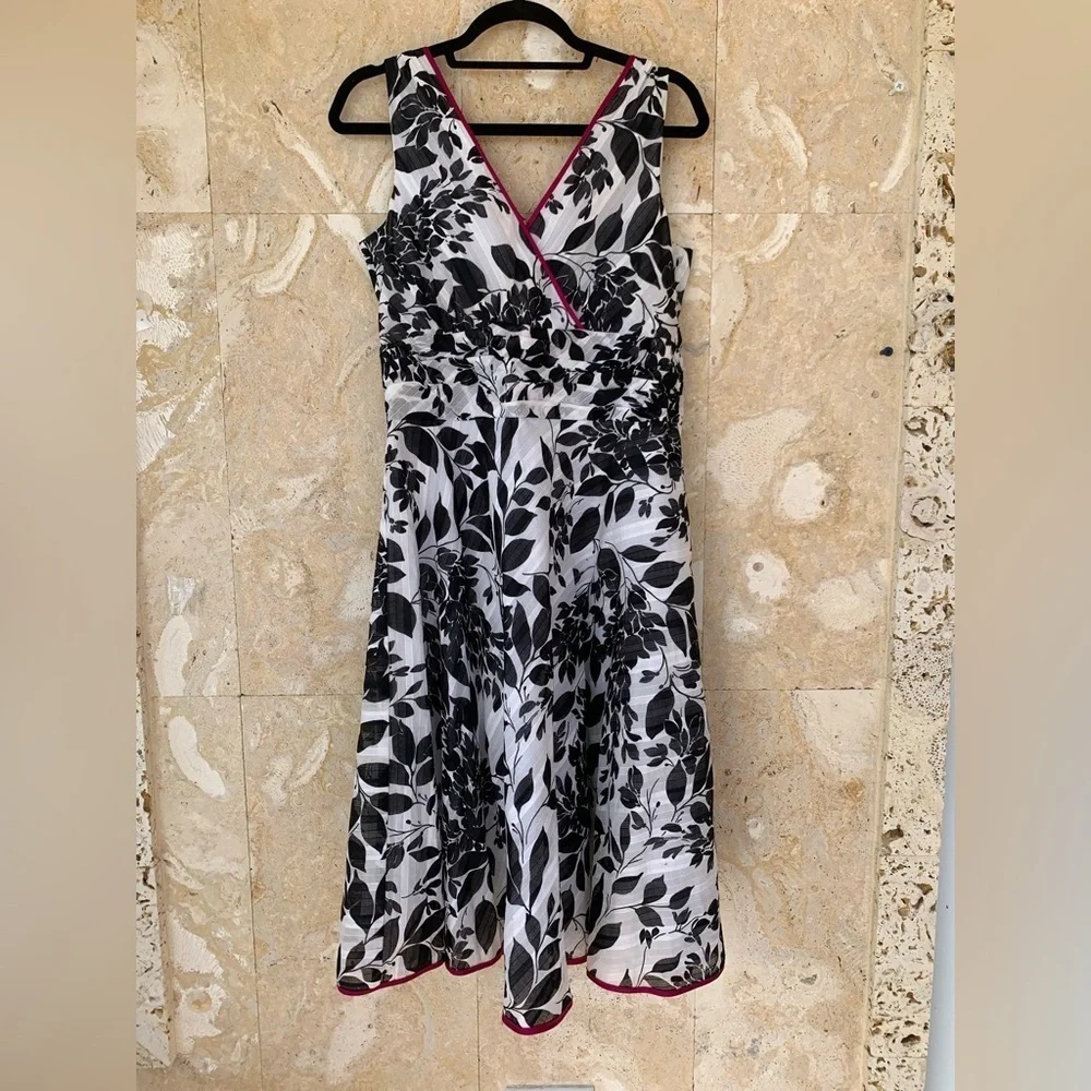 Women’s Casual Dress - Picture 3 of 10